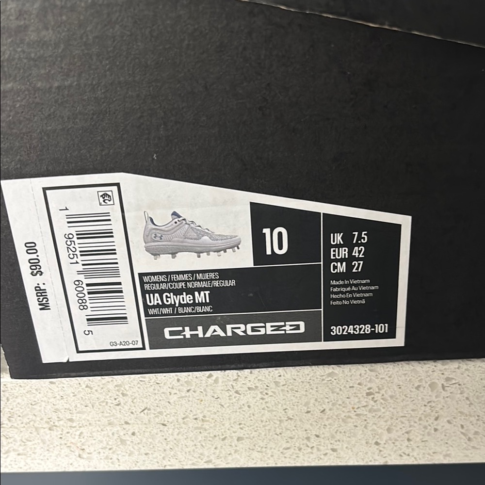 Under Armour UA SOFTBALL CLEATS Glyde MT Women's Sneakers